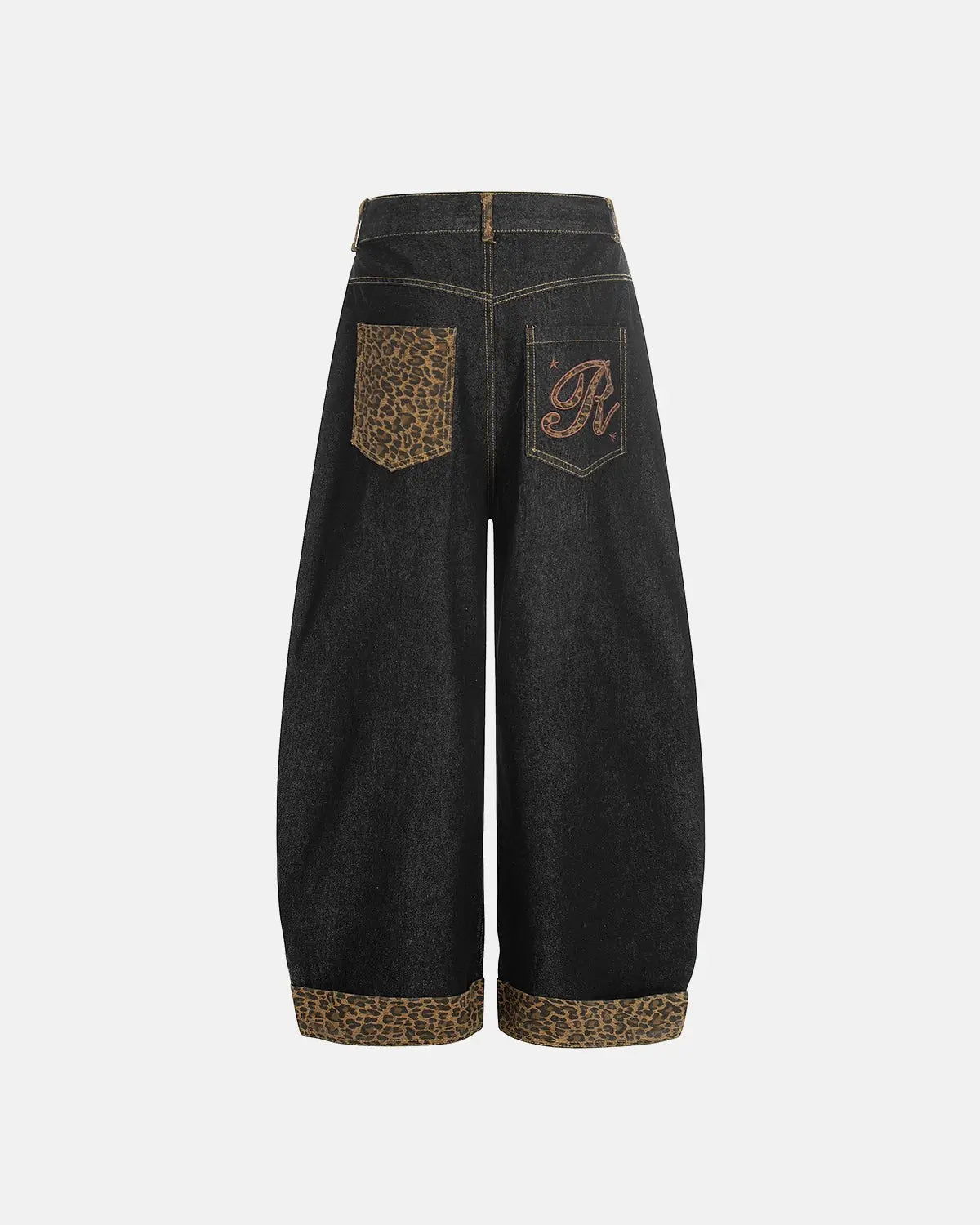 Detailed view of the waistband and front pockets on baggy jeans