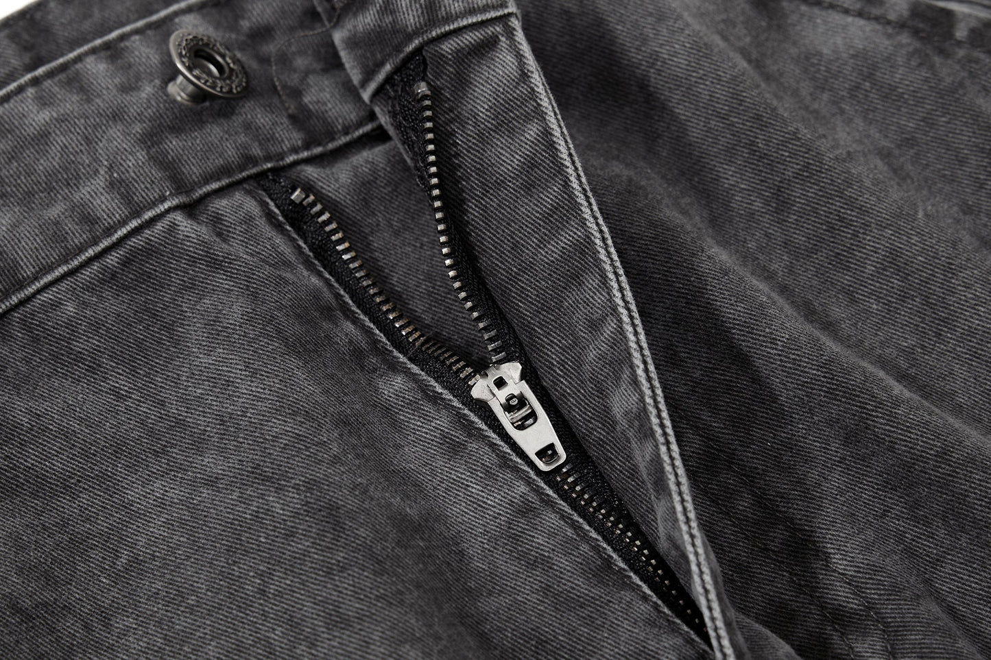 Relaxed-fit wide-leg trousers styled for an everyday streetwear look