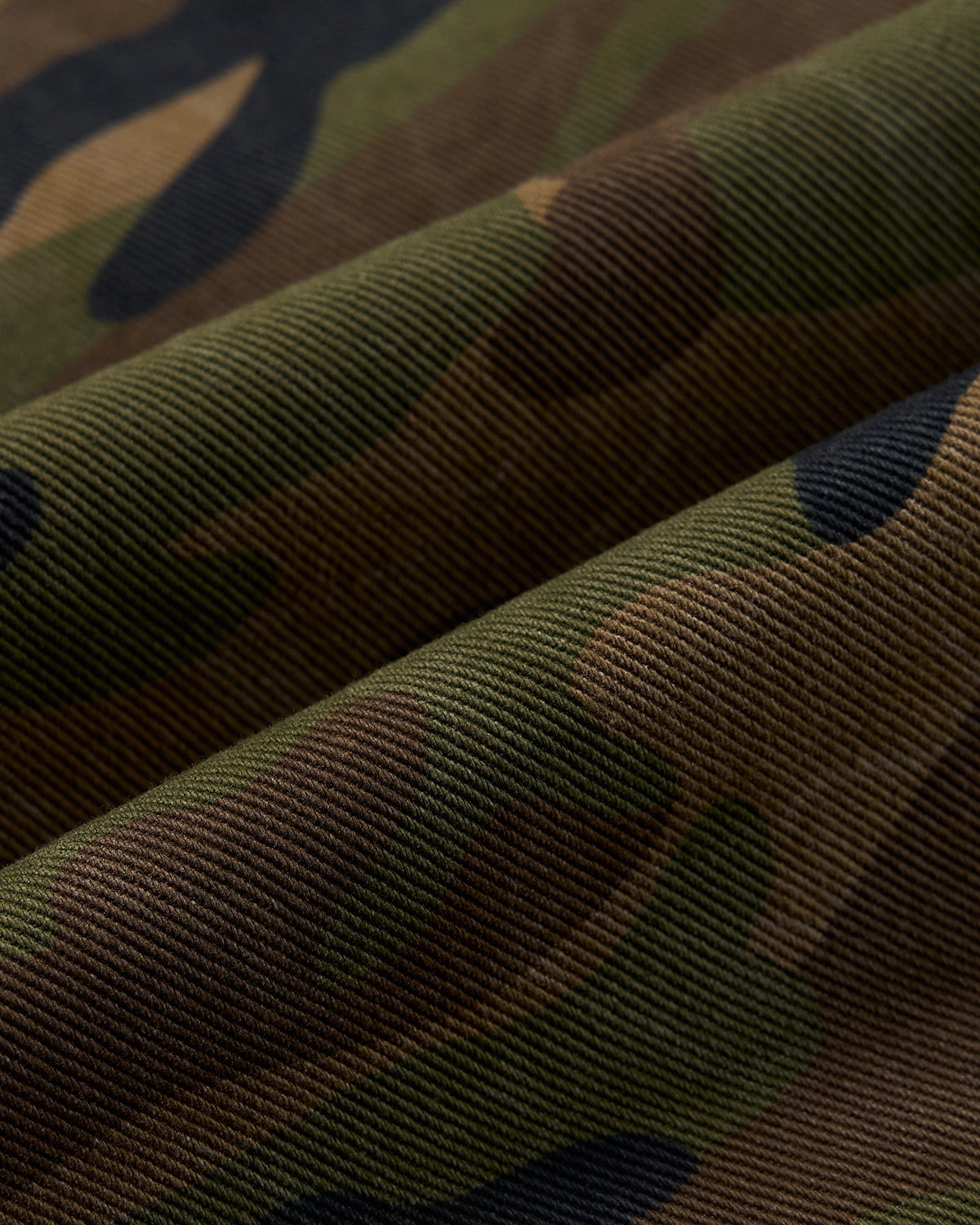 Revelse™ Men's Metal Clasp Camo Shorts