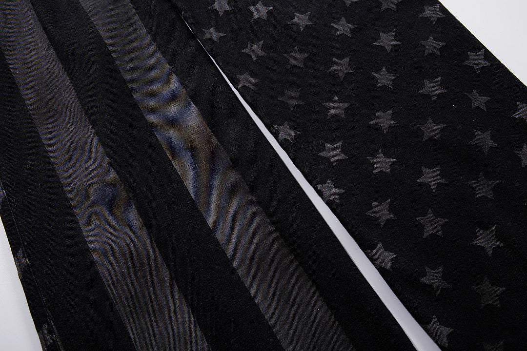 Detail of the waistband and pockets on the baggy barrel jeans