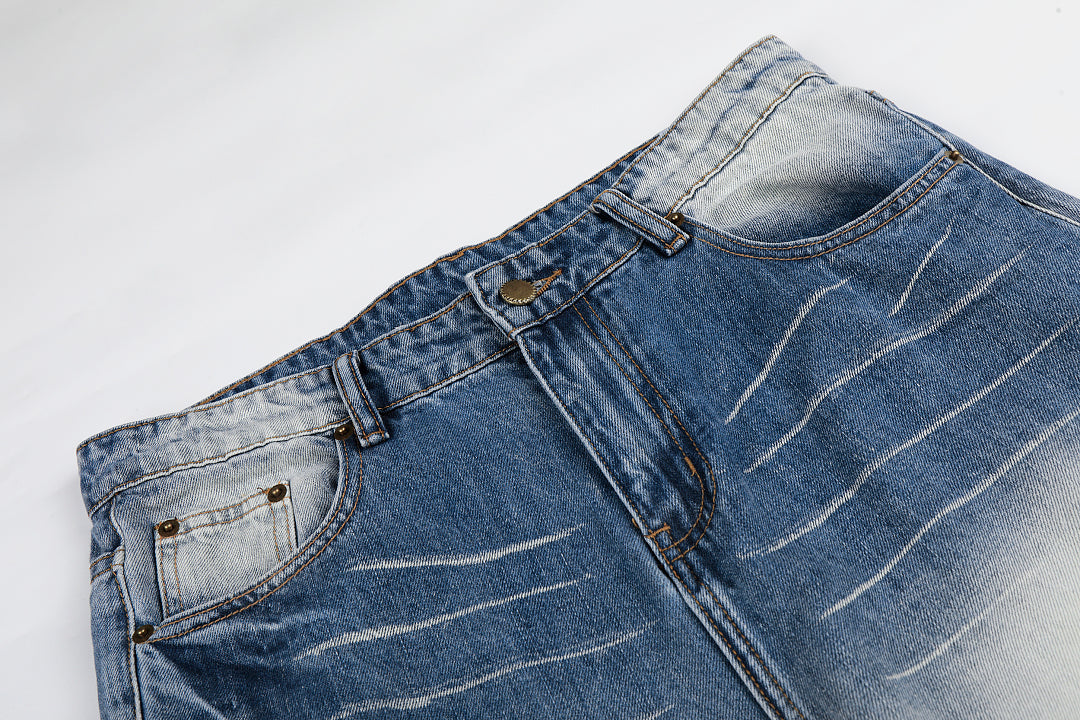 Back view of gradient baggy jeans with practical pockets