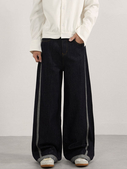 Back view of baggy jeans with practical pockets
