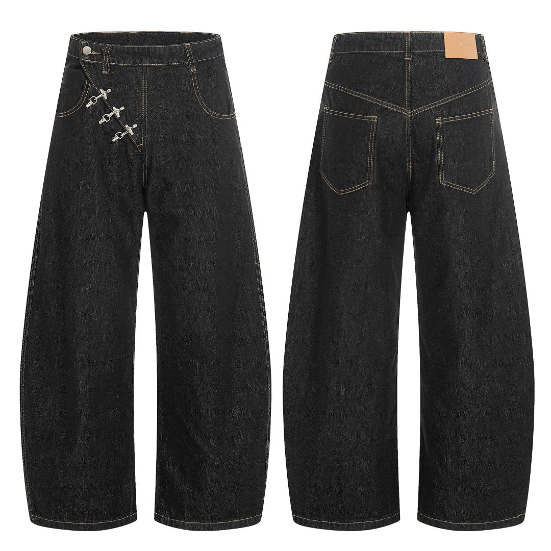 Baggy jeans styled for an edgy everyday outfit