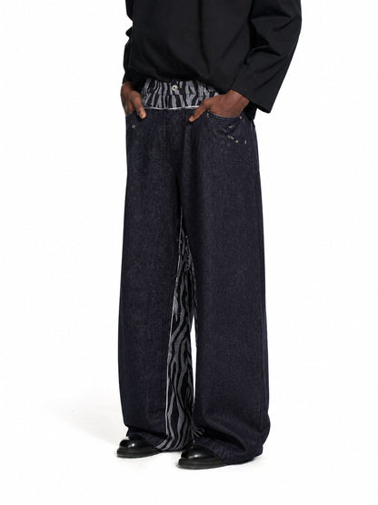 Baggy jeans with a distinctive zebra double-waist detail