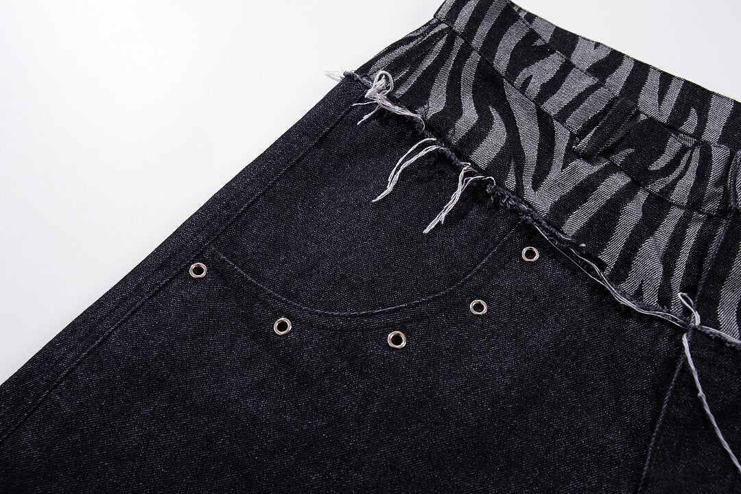 Relaxed-fit baggy jeans with a statement waist design