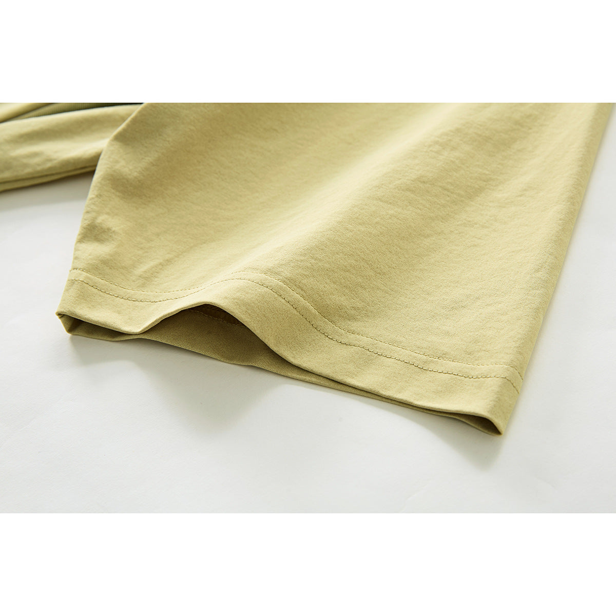 Back shoulder detail of contrast raglan T-shirt with colour contrast sleeves