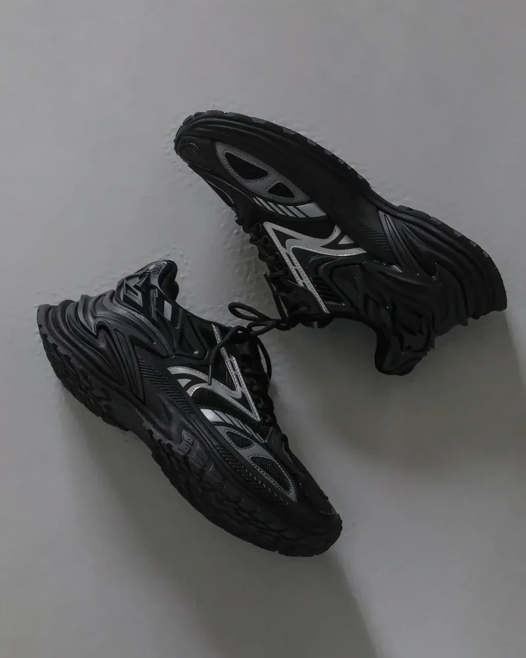 Front view of unisex running trainers