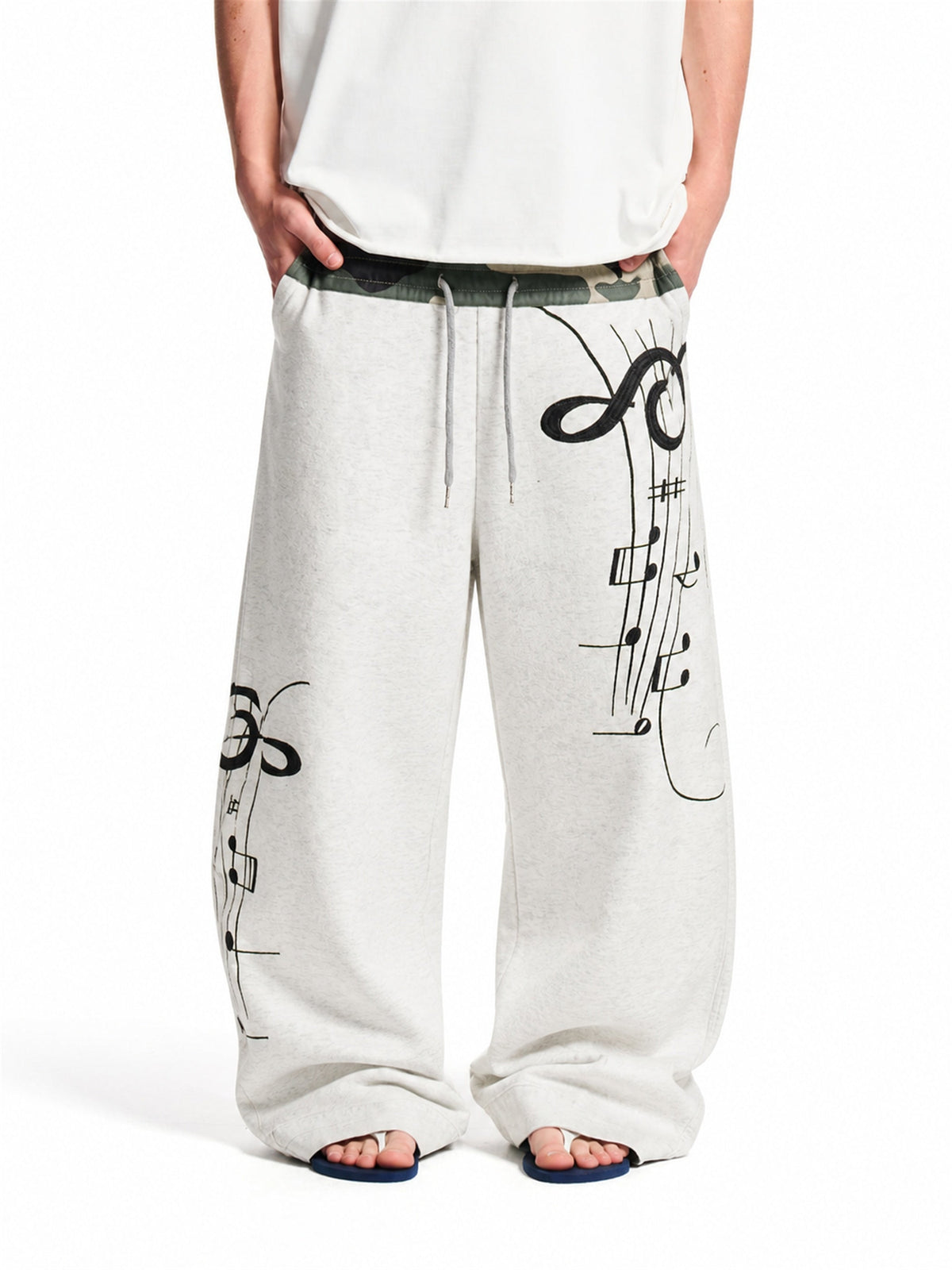 Camouflage baggy sweatpants with a relaxed barrel fit