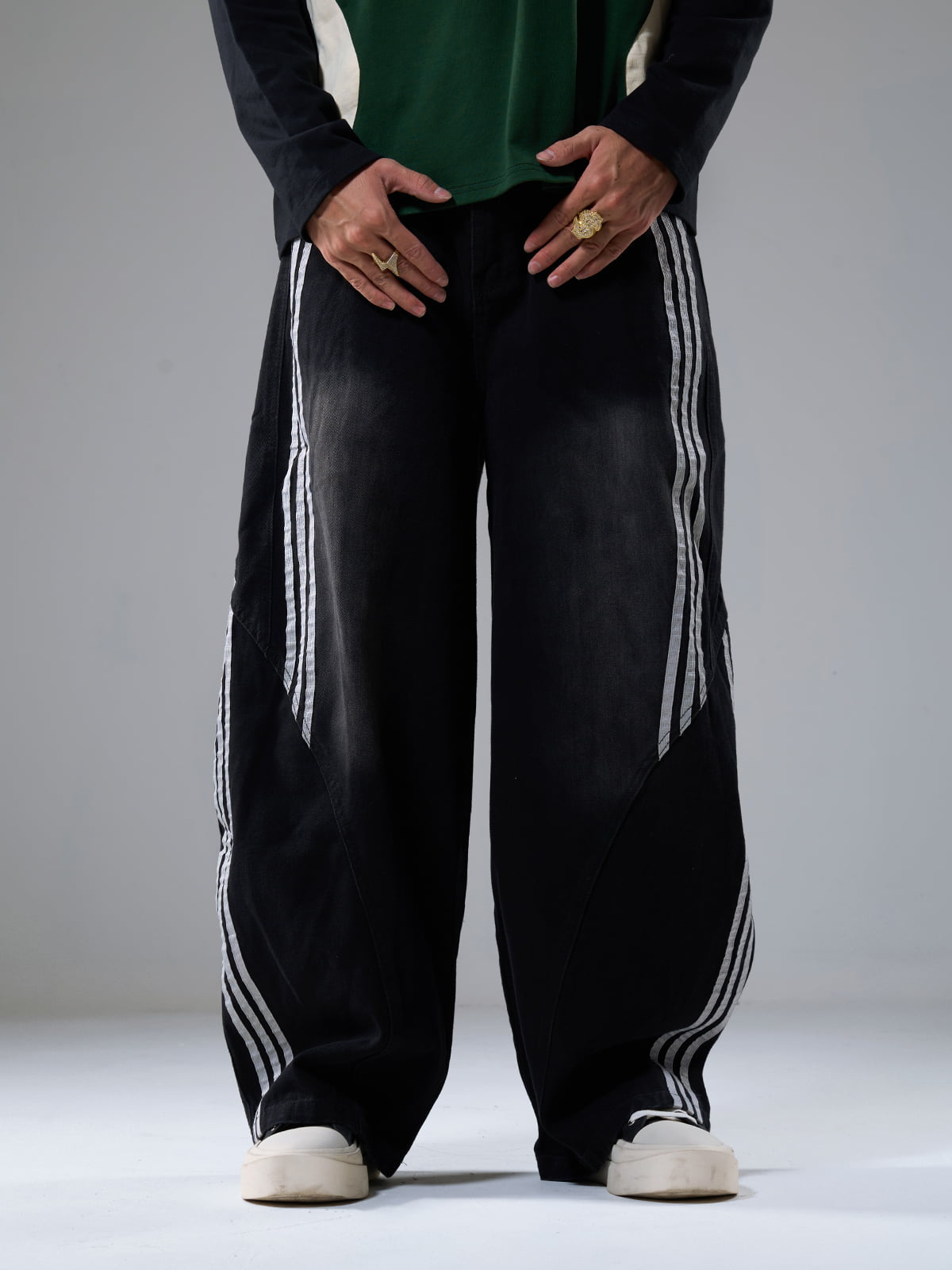 Contrast Stitching Barrel Leg Denim Jeans