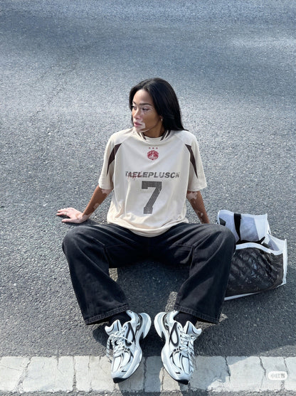 Side view of short-sleeve colour block raglan T-shirt