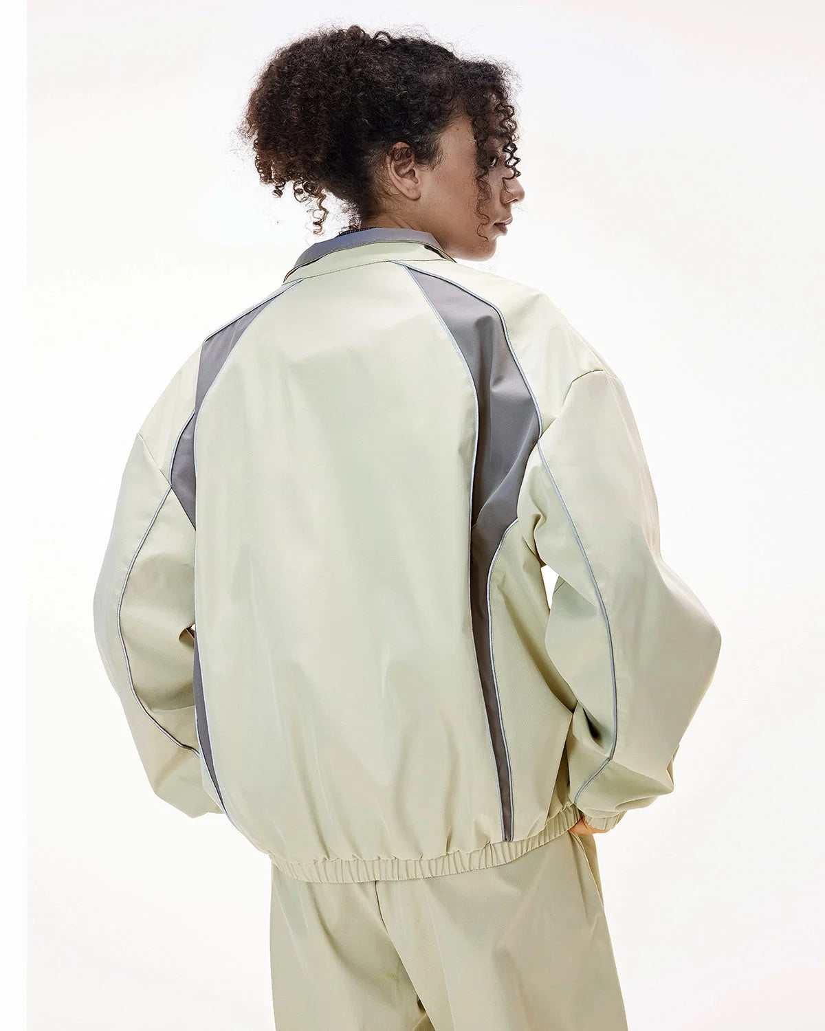 Detail view of the zip fastening on the reflective windbreaker jacket