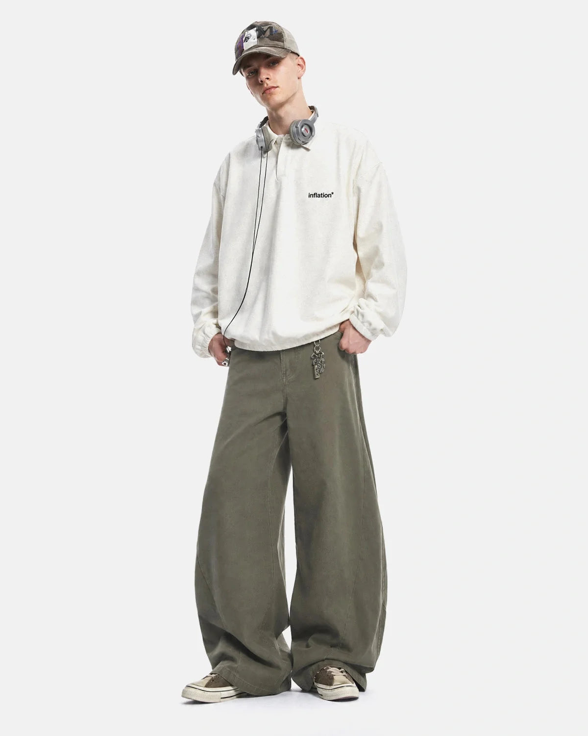 Relaxed-fit cargo trousers styled for everyday wear