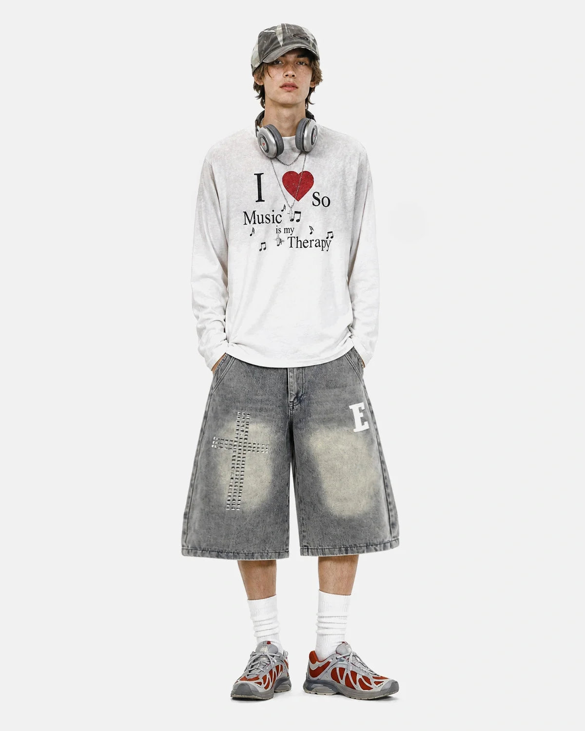 Casual washed cotton T-shirt with ribbed cuffs and music artwork